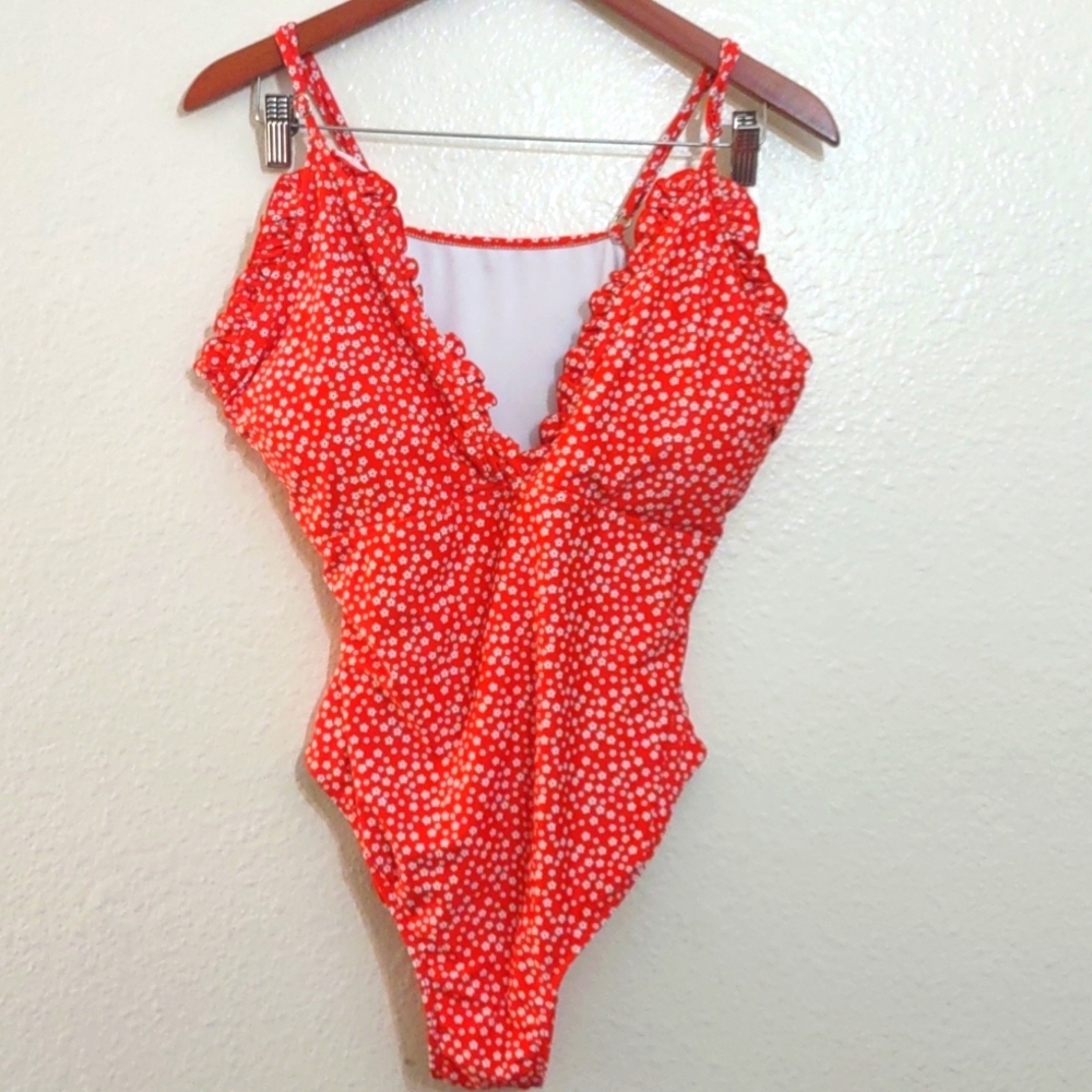 SLIGHTLY USED 3XL ONE PIECE RED AND WHITE SWIMSUIT PADDING ON CUPS SUPER CUTE